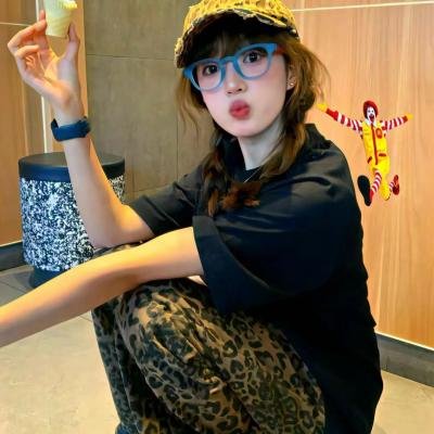 辣个女生海报